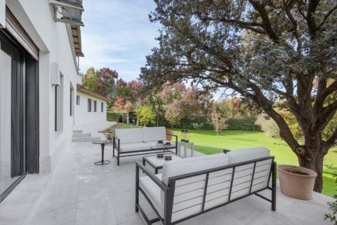 Villa en venta en Ciudalcampo, Madrid, España 6 dormitorios, 507 m2 No. 62243 - foto 1