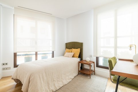 Apartamento en venta en Madrid, España 2 dormitorios, 210 m2 No. 2070 - foto 17