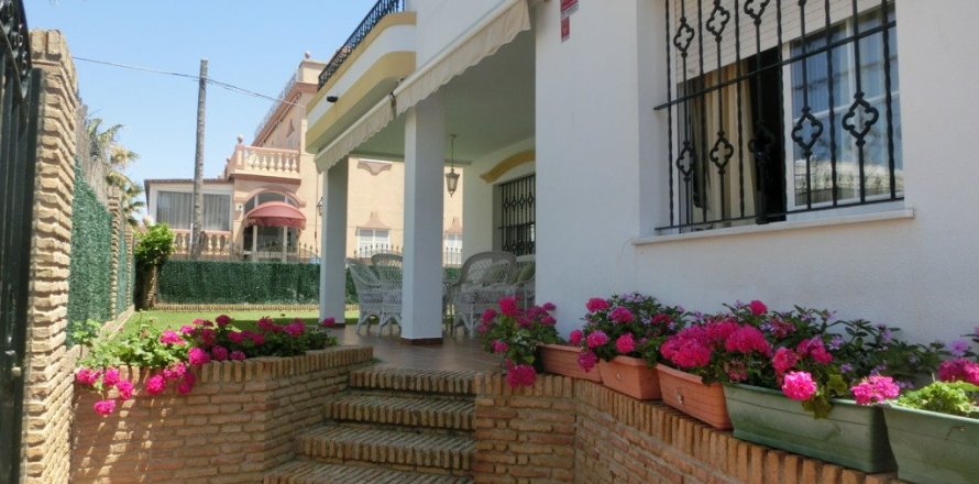 Villa en Chipiona, Cádiz, España 5 dormitorios, 294 m2 No. 3312