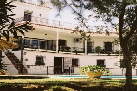 Villa en venta en Alcalá de Guadaíra, Sevilla, España 8 dormitorios, 1.18 m2 No. 62391 - foto 3