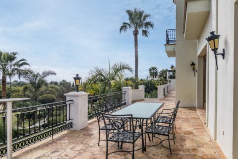 Villa en venta en El Paraiso, Alicante, España 16 dormitorios, 890.28 m2 No. 62035 - foto 11
