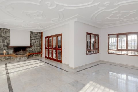 Villa en venta en Málaga, España 10 dormitorios, 1.3 m2 No. 62160 - foto 12
