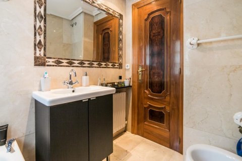 Villa en venta en Madrid, España 7 dormitorios, 235 m2 No. 3348 - foto 21