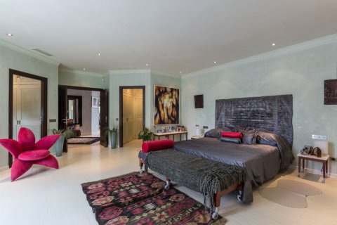Villa en venta en El Paraiso, Alicante, España 11 dormitorios, 1.07 m2 No. 3453 - foto 5