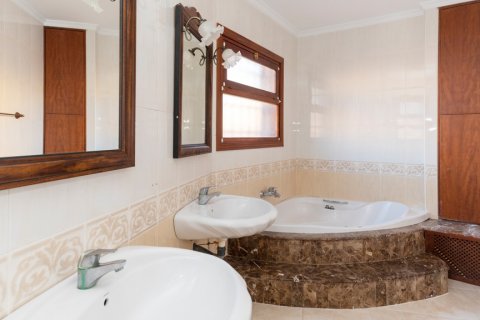 Villa en venta en Málaga, España 10 dormitorios, 1.3 m2 No. 62160 - foto 21