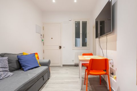 Apartamento en venta en Madrid, España 2 dormitorios, 50 m2 No. 1991 - foto 3