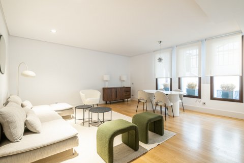 Apartamento en venta en Madrid, España 2 dormitorios, 210 m2 No. 2070 - foto 1