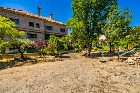 Villa en venta en Las Rozas de Madrid, Madrid, España 4 dormitorios, 705 m2 No. 62120 - foto 9
