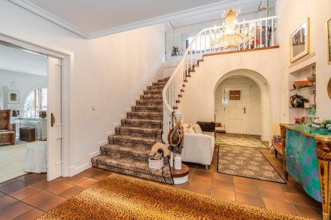Villa en venta en Madrid, España 7 dormitorios, 693 m2 No. 62707 - foto 10