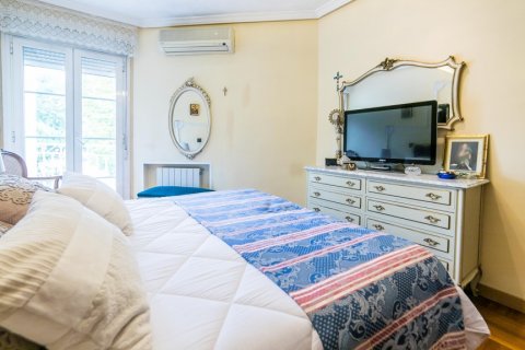 Villa en venta en Madrid, España 7 dormitorios, 235 m2 No. 3348 - foto 23