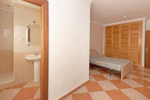 Villa en venta en Málaga, España 10 dormitorios, 1.3 m2 No. 62160 - foto 25