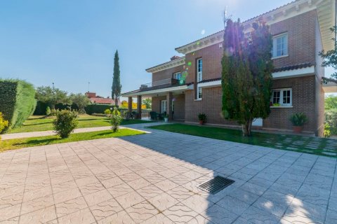 Villa en venta en Las Rozas de Madrid, Madrid, España 7 dormitorios, 405 m2 No. 62018 - foto 9