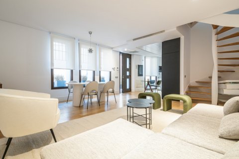 Apartamento en venta en Madrid, España 2 dormitorios, 210 m2 No. 2070 - foto 3