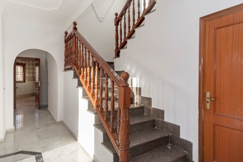 Villa en venta en Málaga, España 10 dormitorios, 1.3 m2 No. 62160 - foto 9