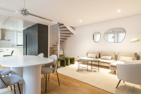 Apartamento en venta en Madrid, España 2 dormitorios, 210 m2 No. 2070 - foto 7