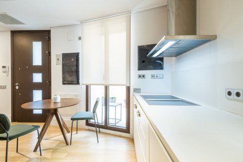 Apartamento en venta en Madrid, España 2 dormitorios, 210 m2 No. 2070 - foto 9