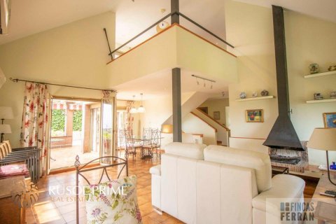Talo myytävänä Coma-Ruga, Tarragona, Espanja, 4 makuuhuonetta, 243 m2 No. 11609 - kuva 4