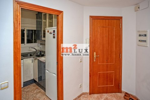 Huoneisto myytävänä Sant Feliu de Guixols, Girona, Espanja, 3 makuuhuonetta, 68 m2 No. 16705 - kuva 3