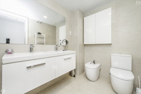 Huoneisto myytävänä Barcelona, Espanja, 4 huonetta, 139 m2 No. 15852 - kuva 19