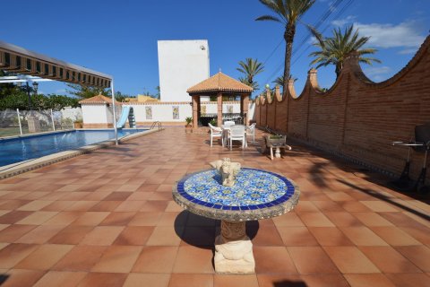 Huvila myytävänä Cabo Roig, Alicante, Espanja, 6 makuuhuonetta, 450 m2 No. 19243 - kuva 7