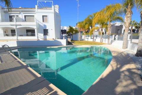 Huoneisto myytävänä Villamartin, Alicante, Espanja, 2 makuuhuonetta, 78 m2 No. 19379 - kuva 2