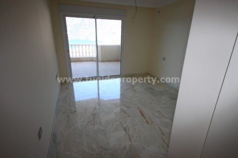 Huoneisto myytävänä Acantilado De Los Gigantes, Tenerife, Espanja, 2 makuuhuonetta, 110 m2 No. 24303 - kuva 3