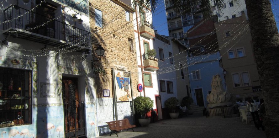 Kaupunkipientalo Calpe, Alicante, Espanja 8 makuuhuonetta, 405 m2 No. 24940
