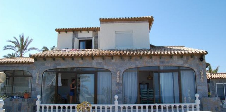 Huvila Cabo Roig, Alicante, Espanja 4 makuuhuonetta, 240 m2 No. 19233