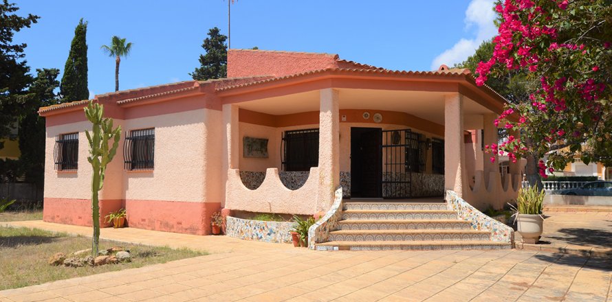 Huvila La Zenia, Alicante, Espanja 5 makuuhuonetta, 195 m2 No. 19404