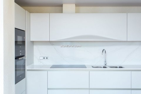 Huvila myytävänä Cabrera de Mar, Barcelona, Espanja, 4 makuuhuonetta, 456 m2 No. 21186 - kuva 28