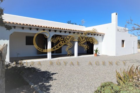 Huvila vuokrattavana Sant Joan de Labritja, Ibiza, Espanja, 4 makuuhuonetta, 240 m2 No. 30846 - kuva 1