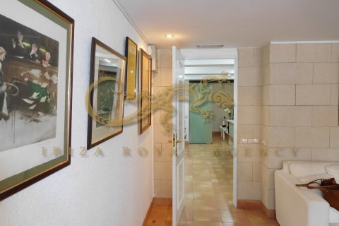 Liikekiinteistö vuokrattavana Ibiza town, Ibiza, Espanja, 4 makuuhuonetta, 68 m2 No. 30814 - kuva 14