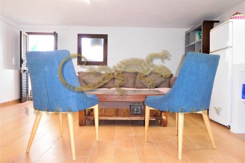 Huoneisto vuokrattavana Cala de Bou, Ibiza, Espanja, 2 makuuhuonetta, 80 m2 No. 30854 - kuva 4