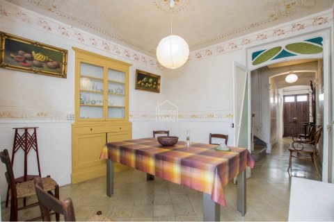 Kaupunkipientalo myytävänä Es Mercadal, Menorca, Espanja, 7 makuuhuonetta, 347 m2 No. 24032 - kuva 4