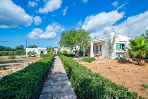 Talo myytävänä Sant Lluis, Menorca, Espanja, 4 makuuhuonetta, 204 m2 No. 30340 - kuva 1