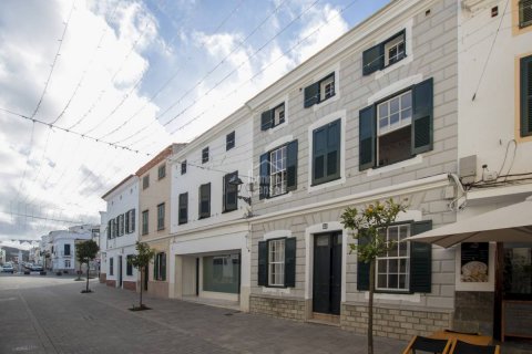 Kaupunkipientalo myytävänä Es Mercadal, Menorca, Espanja, 7 makuuhuonetta, 347 m2 No. 24032 - kuva 1