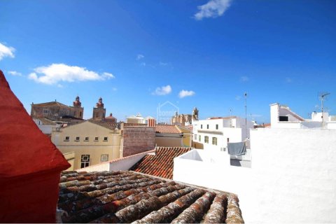 Liikekiinteistö myytävänä Ciutadella De Menorca, Menorca, Espanja, 2 makuuhuonetta, 115 m2 No. 23990 - kuva 1