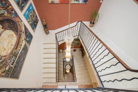 Kaupunkipientalo myytävänä Mahon, Menorca, Espanja, 8 makuuhuonetta, 698 m2 No. 24191 - kuva 13