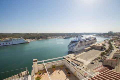Kaupunkipientalo myytävänä Mahon, Menorca, Espanja, 8 makuuhuonetta, 698 m2 No. 24191 - kuva 1