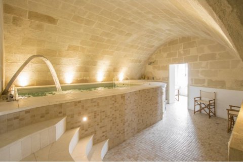 Kaupunkipientalo myytävänä Mahon, Menorca, Espanja, 8 makuuhuonetta, 698 m2 No. 24191 - kuva 11