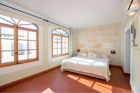 Kaupunkipientalo myytävänä Ciutadella De Menorca, Menorca, Espanja, 5 makuuhuonetta, 286 m2 No. 36244 - kuva 5