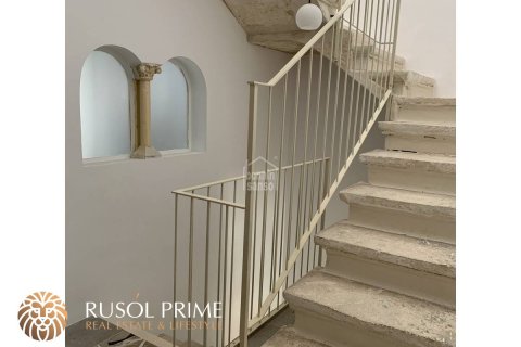Kaupunkipientalo myytävänä Ciutadella De Menorca, Menorca, Espanja, 5 makuuhuonetta, 345 m2 No. 39955 - kuva 2