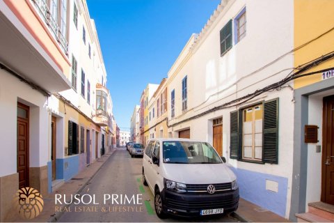 Kaupunkipientalo myytävänä Ciutadella De Menorca, Menorca, Espanja, 5 makuuhuonetta, 286 m2 No. 39645 - kuva 3