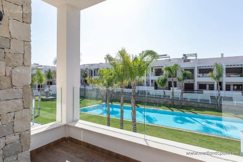 Huoneisto myytävänä Los Balcones, Alicante, Espanja, 2 makuuhuonetta, 63 m2 No. 40307 - kuva 11