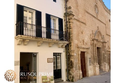 Kaupunkipientalo myytävänä Ciutadella De Menorca, Menorca, Espanja, 5 makuuhuonetta, 345 m2 No. 39955 - kuva 4