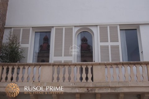 Kaupunkipientalo myytävänä Ciutadella De Menorca, Menorca, Espanja, 5 makuuhuonetta, 345 m2 No. 39955 - kuva 5