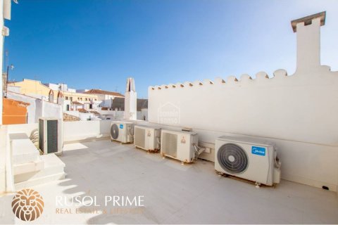 Kaupunkipientalo myytävänä Ciutadella De Menorca, Menorca, Espanja, 5 makuuhuonetta, 286 m2 No. 39645 - kuva 5