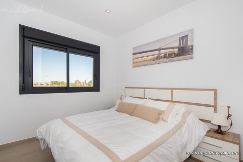 Huvila myytävänä Pilar de la Horadada, Alicante, Espanja, 3 makuuhuonetta, 129 m2 No. 40093 - kuva 4