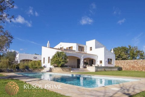 Huvila myytävänä Es Castell, Menorca, Espanja, 5 makuuhuonetta, 403 m2 No. 39083 - kuva 1