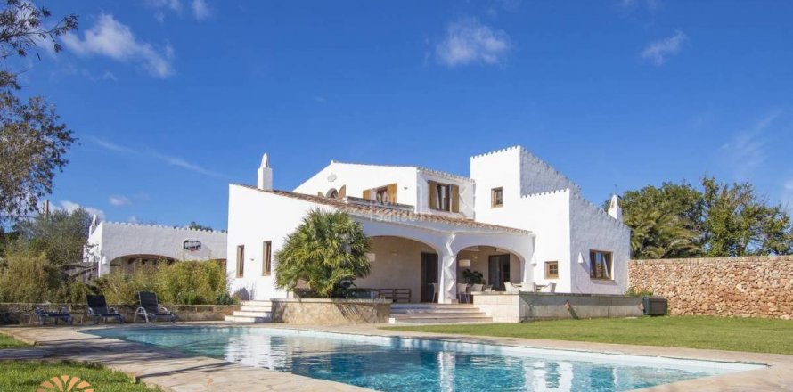 Huvila Es Castell, Menorca, Espanja 5 makuuhuonetta, 403 m2 No. 39083